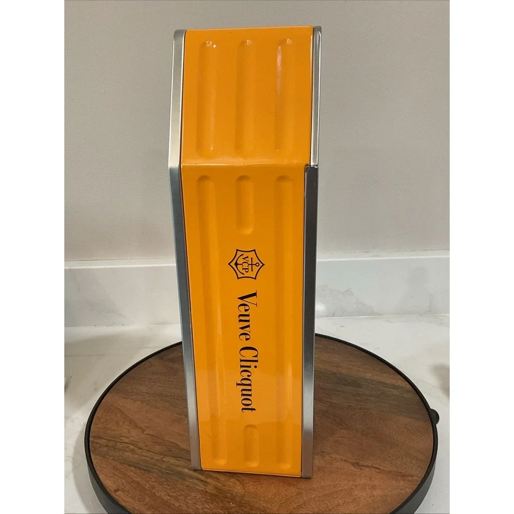 Limited Edition VEUVE CLICQUOT Destination ROME Arrow Presentation Box Tin Empty